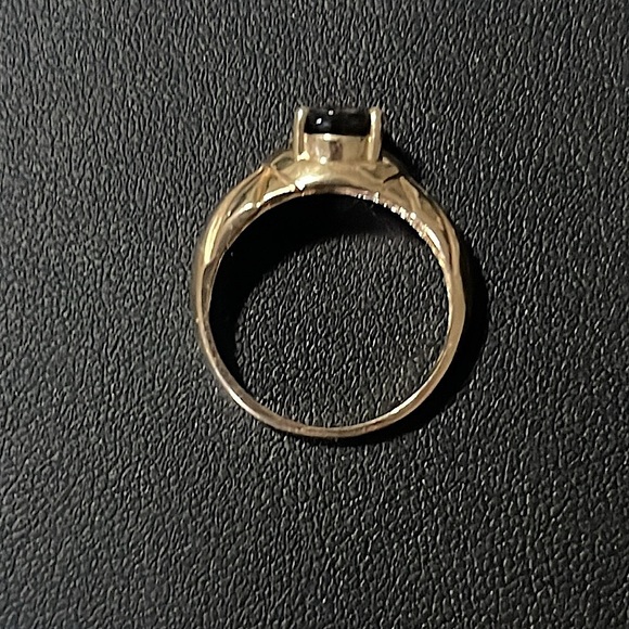 10k Yellow Gold Estate Deep Violet Oval Solitaire Amethyst Textured Band Ring - Picture 13 of 15